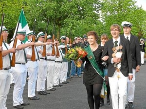 Bjoern-Huelsbusch-holte-den-Vogel-runter-Christian-Krechtmann-neuer-Klotzkoenig-Doublesieg-fuer-Aldenhoevel1_image_630_420f_wn2013